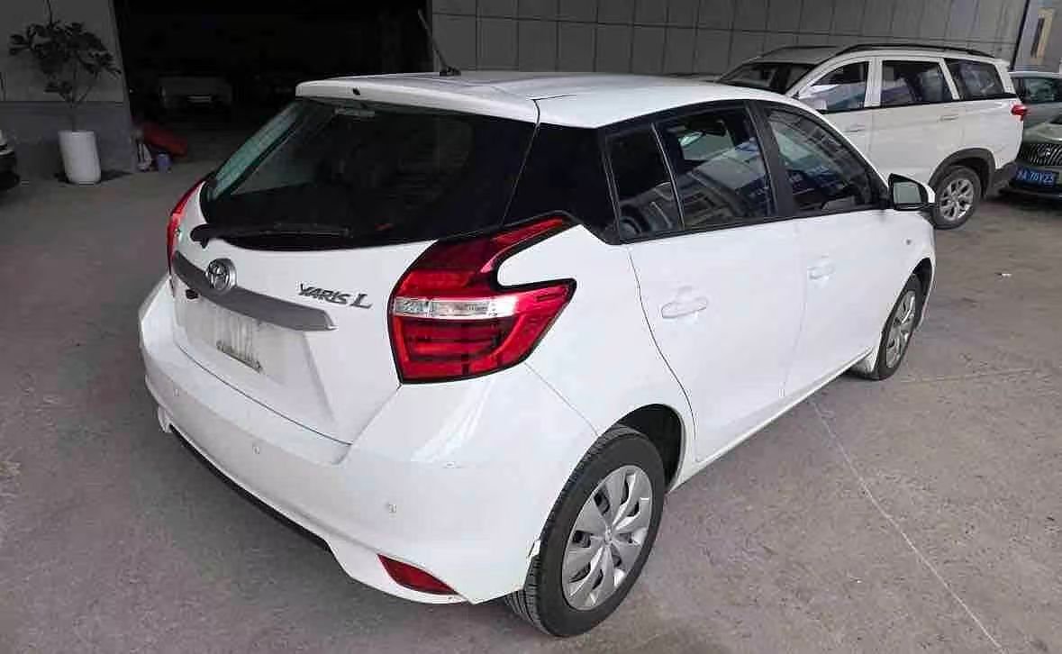 Toyota YARIS 2015 photo 2