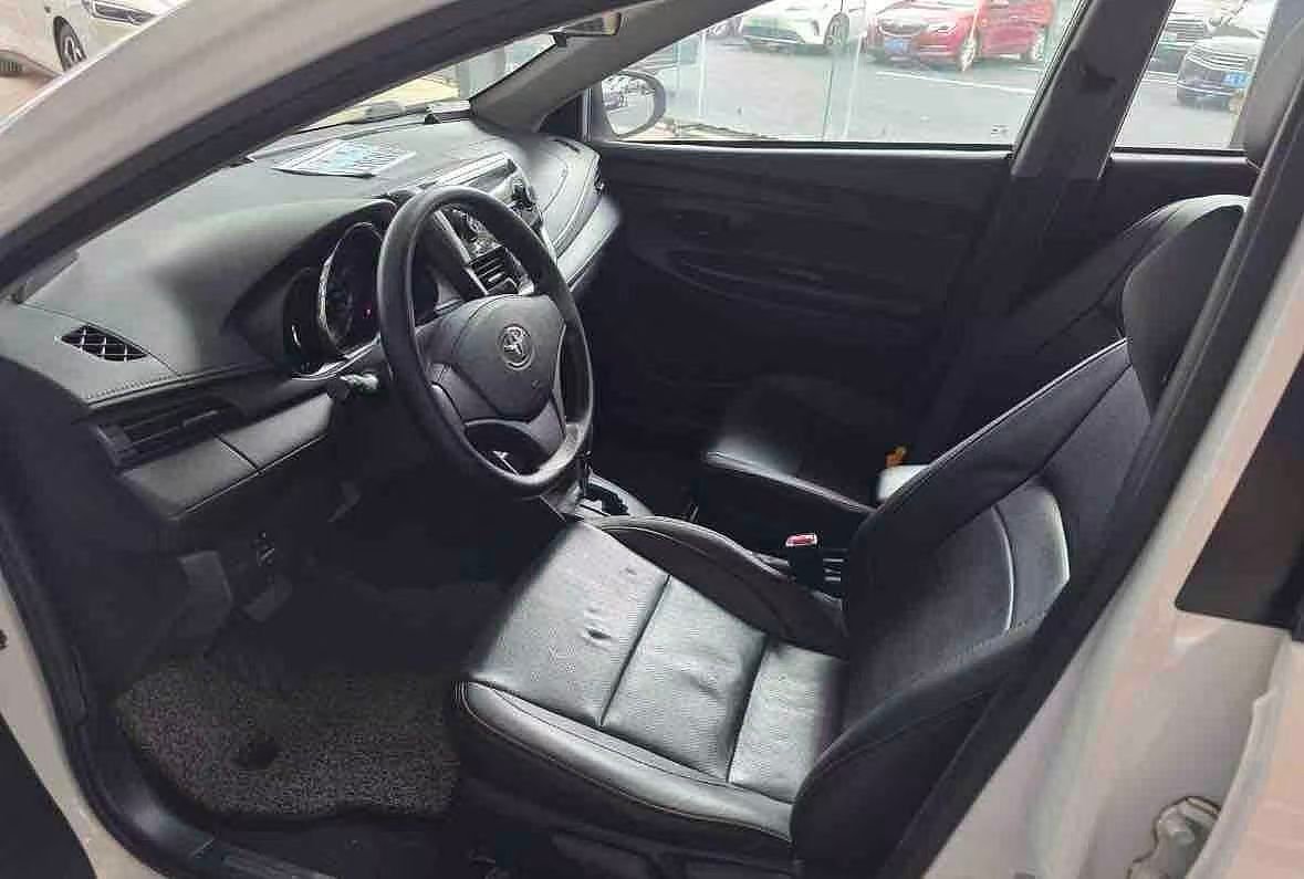 Toyota YARIS 2015 photo 5