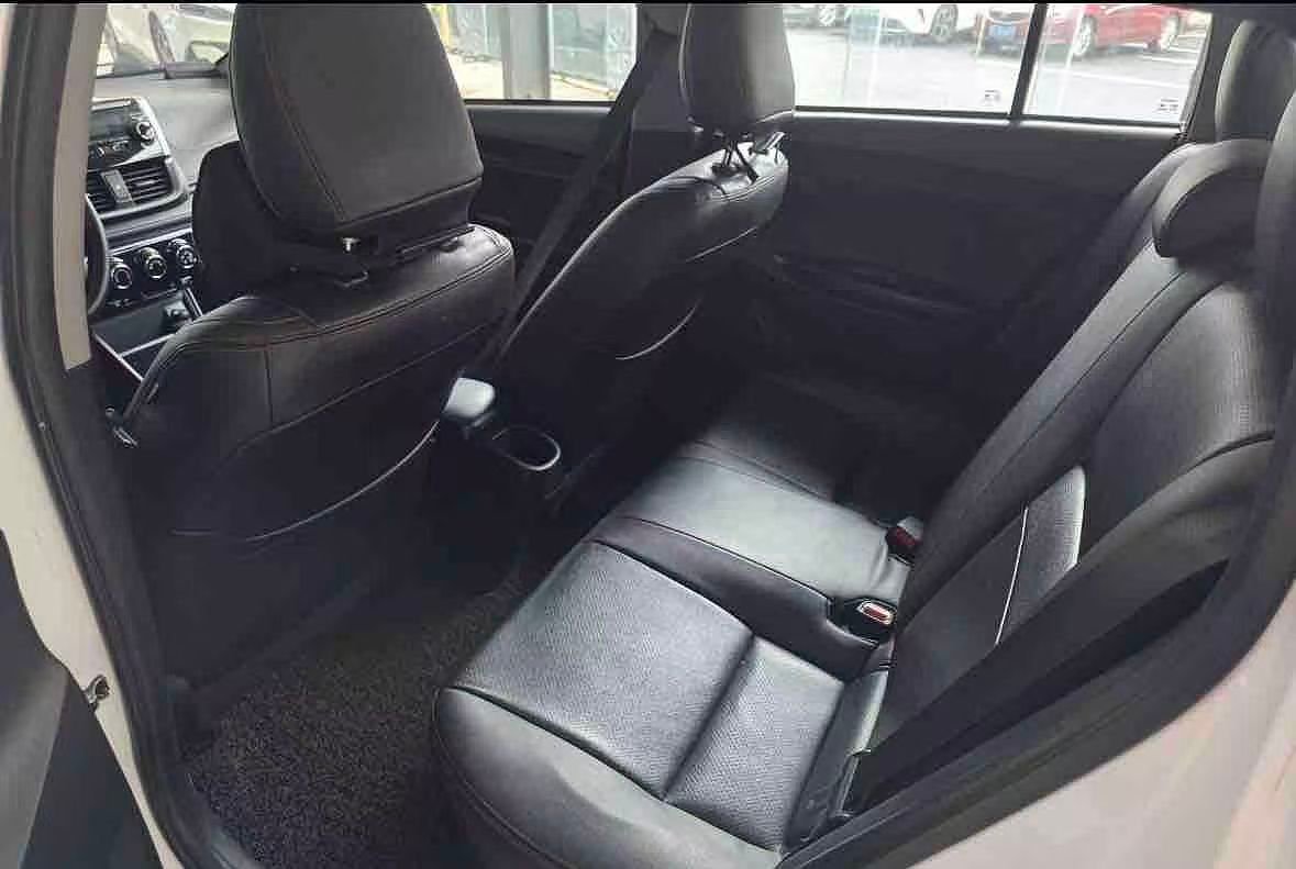 Toyota YARIS 2015 photo 6