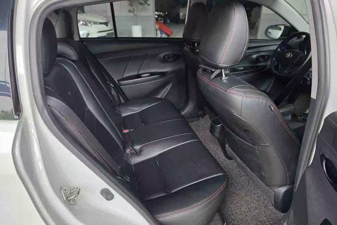 Toyota YARIS 2015 photo 8