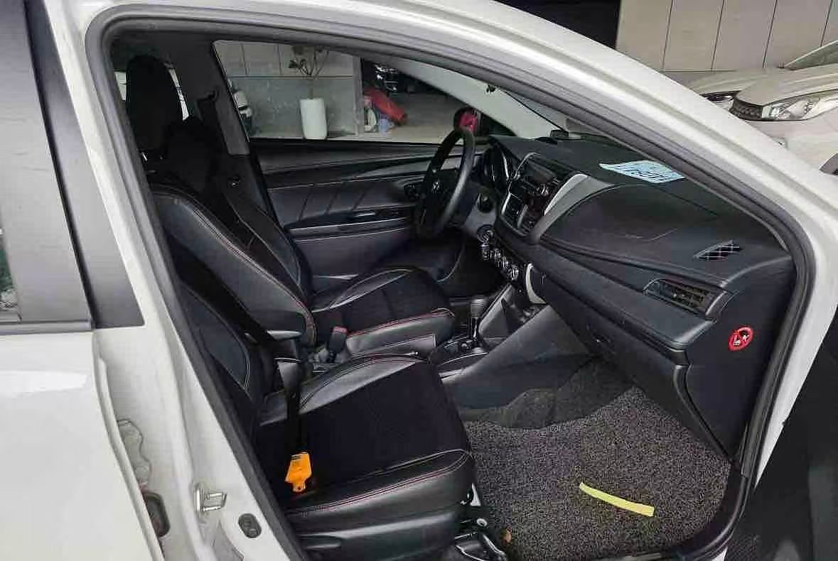 Toyota YARIS 2015 photo 9
