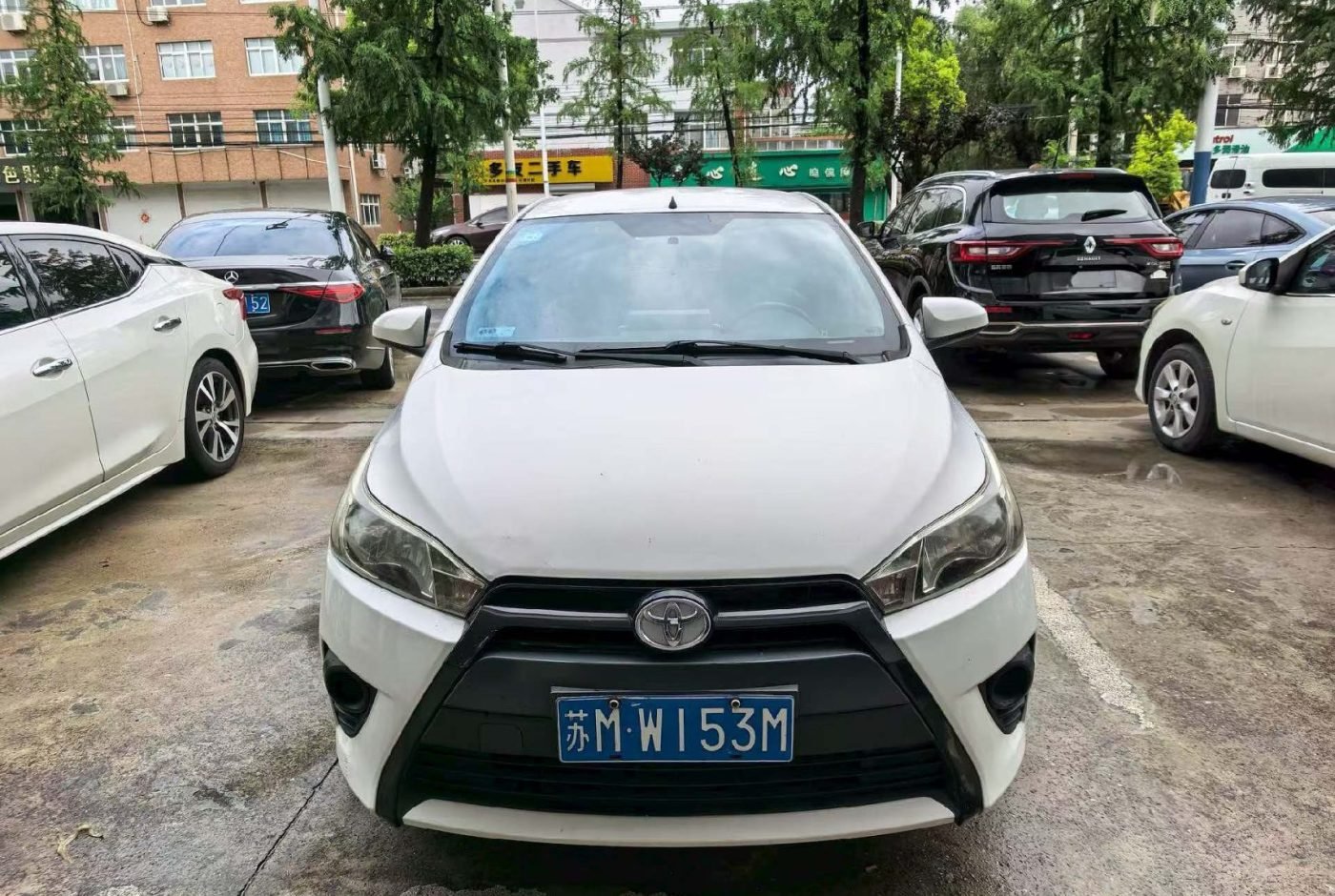 Toyota YARIS 2015 photo 1