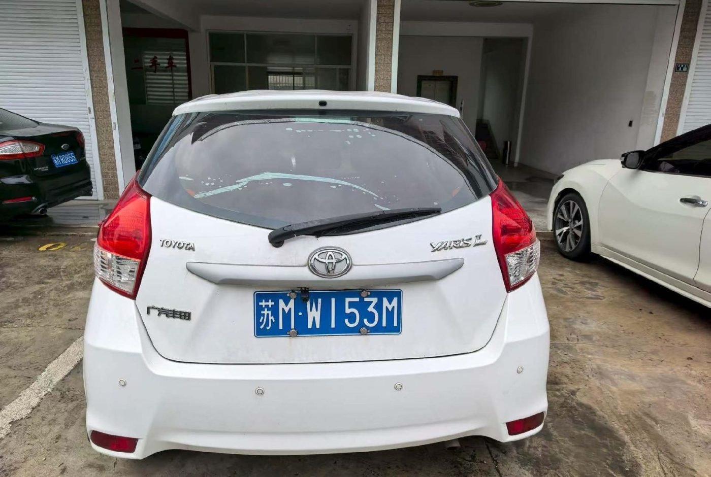Toyota YARIS 2015 photo 2