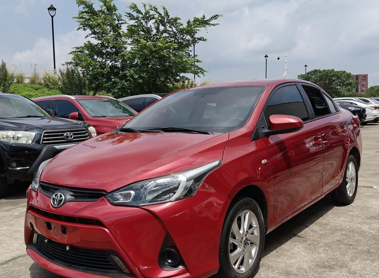 Toyota YARIS 2017 photo 2