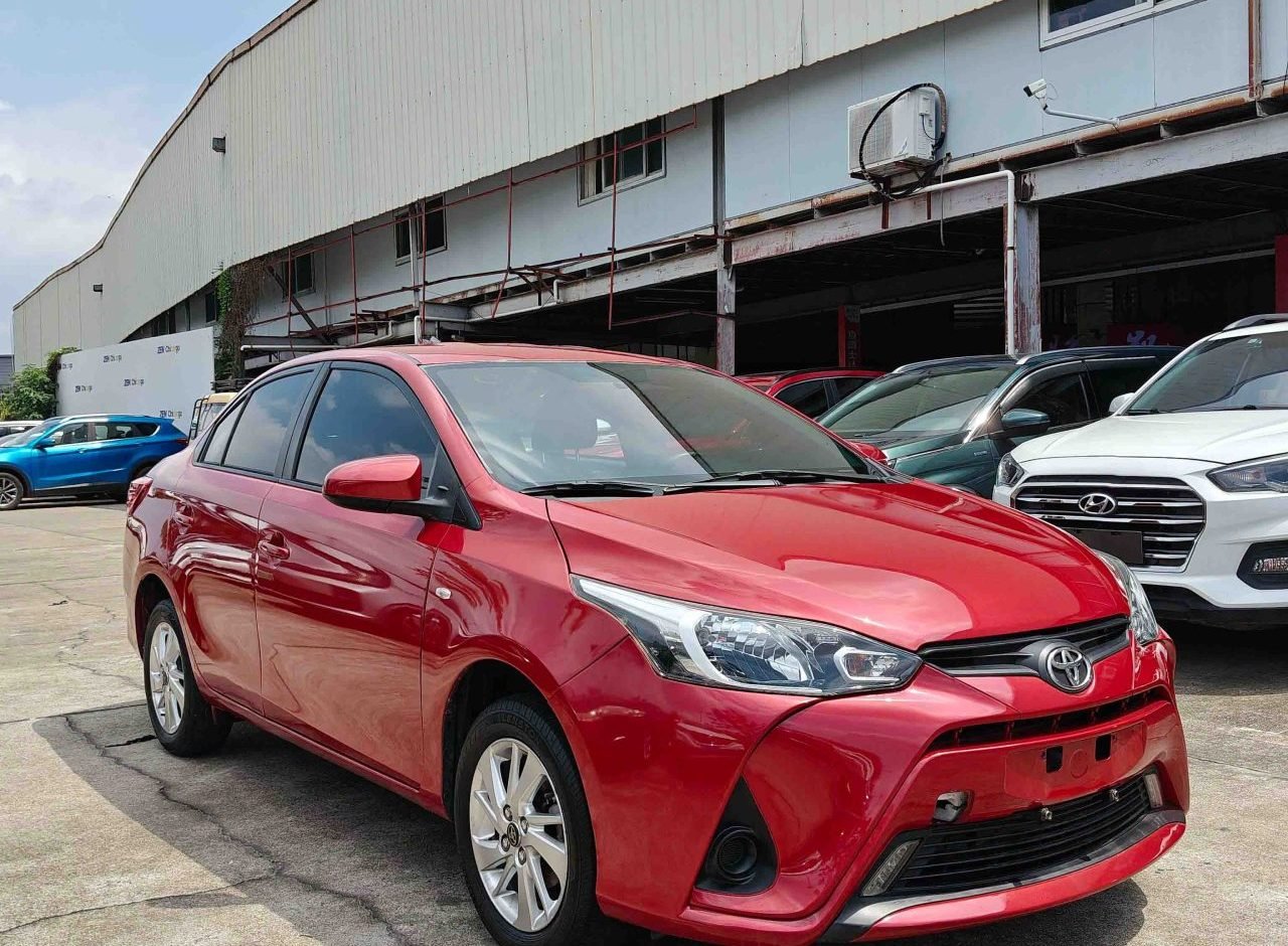 Toyota YARIS 2017 photo 1