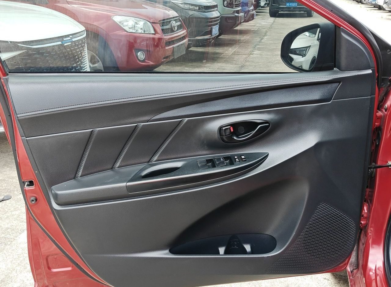 Toyota YARIS 2017 photo 11