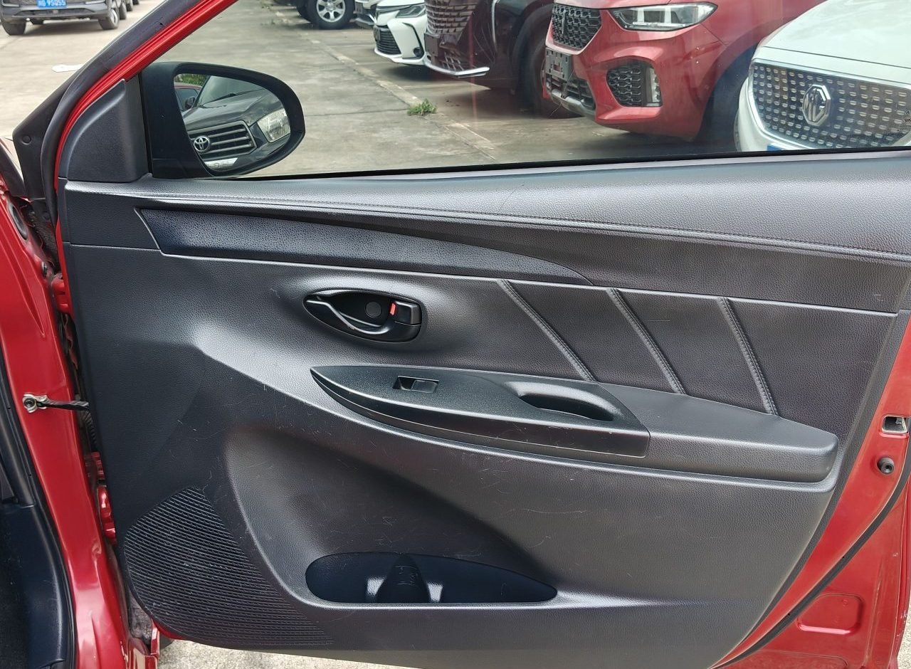 Toyota YARIS 2017 photo 12