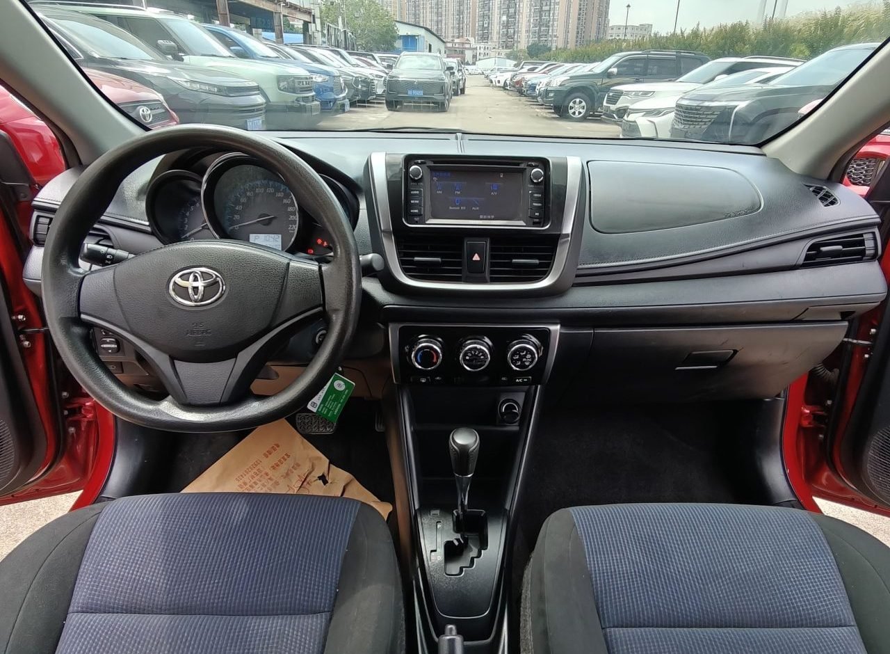 Toyota YARIS 2017 photo 13