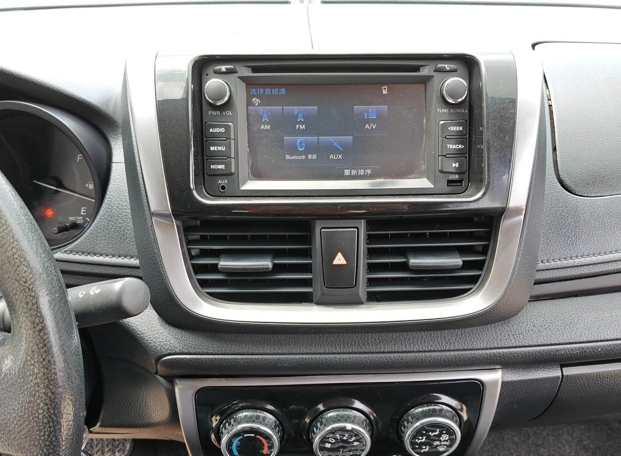 Toyota YARIS 2017 photo 16