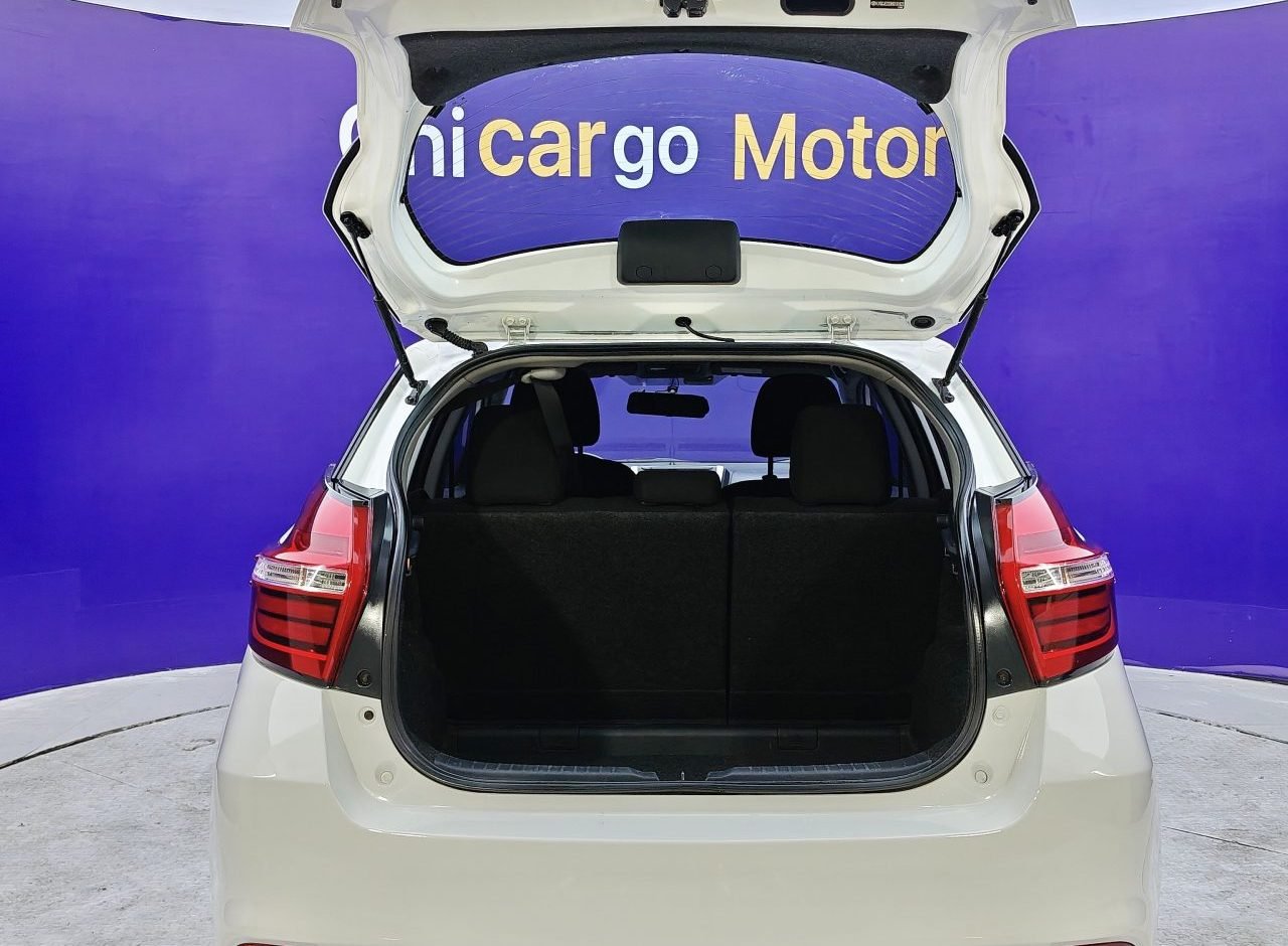 Toyota YARIS 2016 photo 6