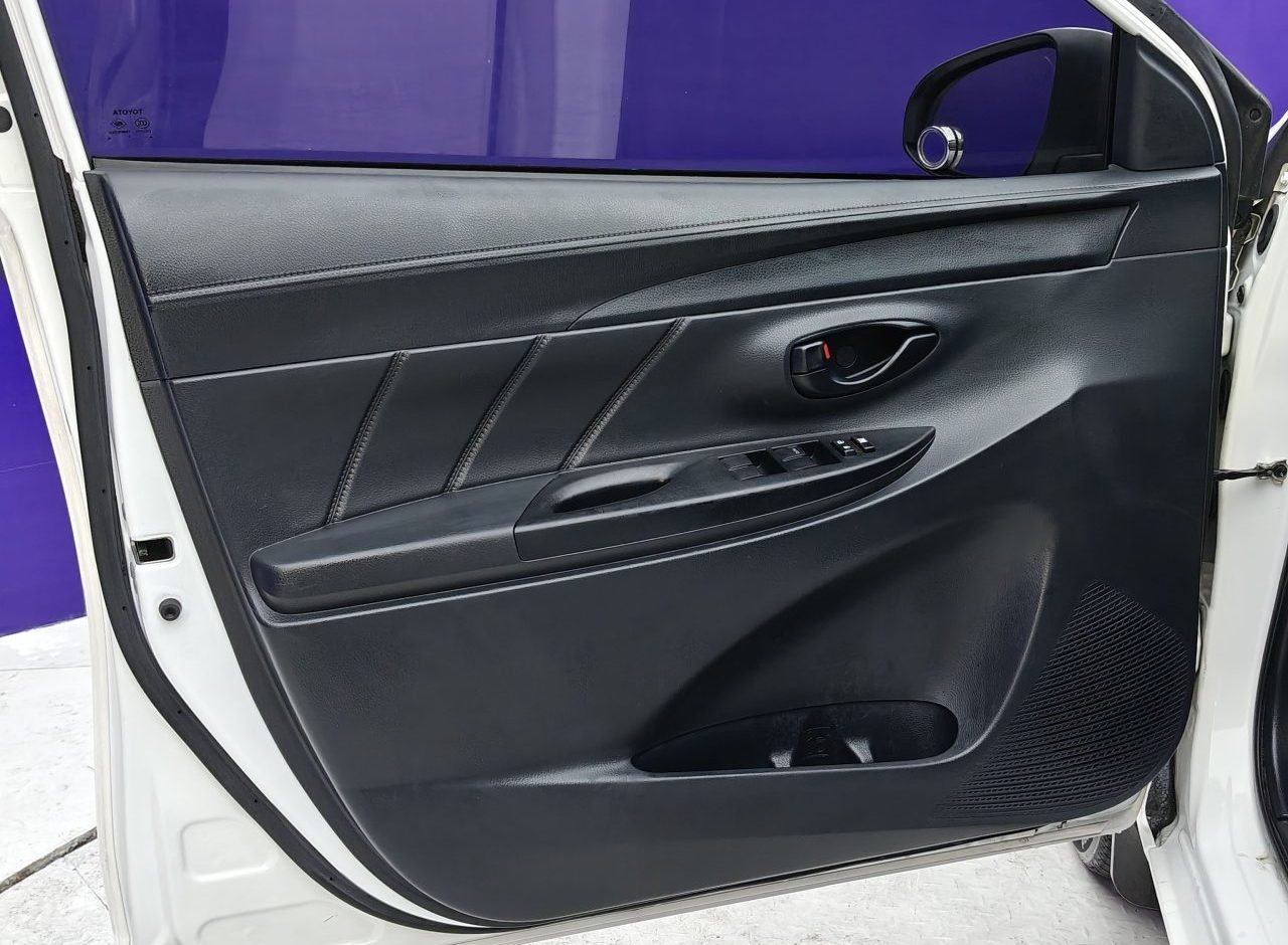 Toyota YARIS 2016 photo 13