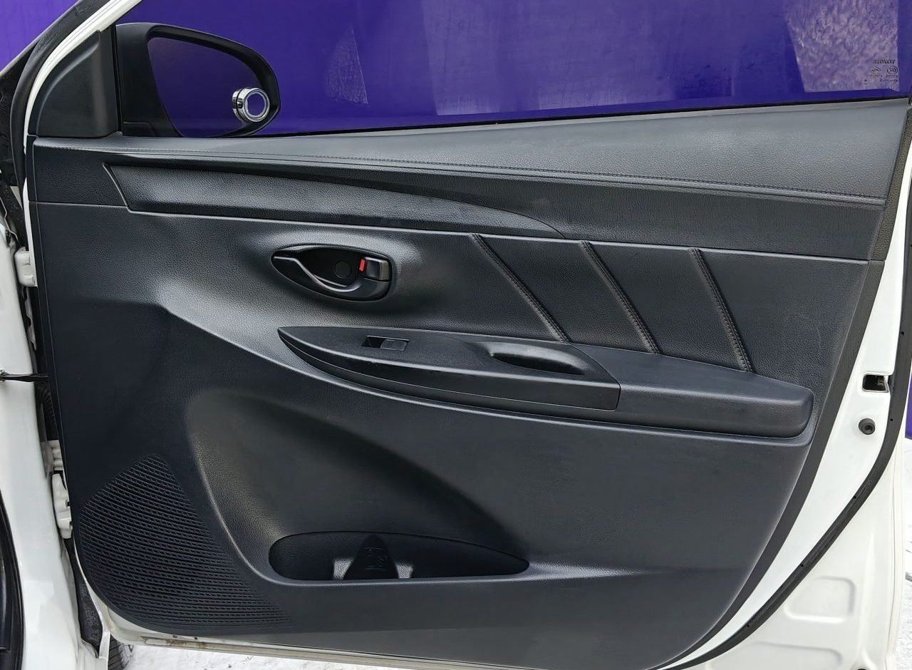 Toyota YARIS 2016 photo 14