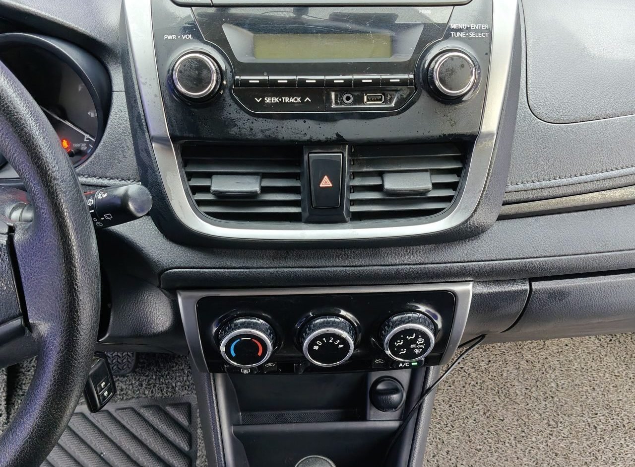 Toyota YARIS 2016 photo 18