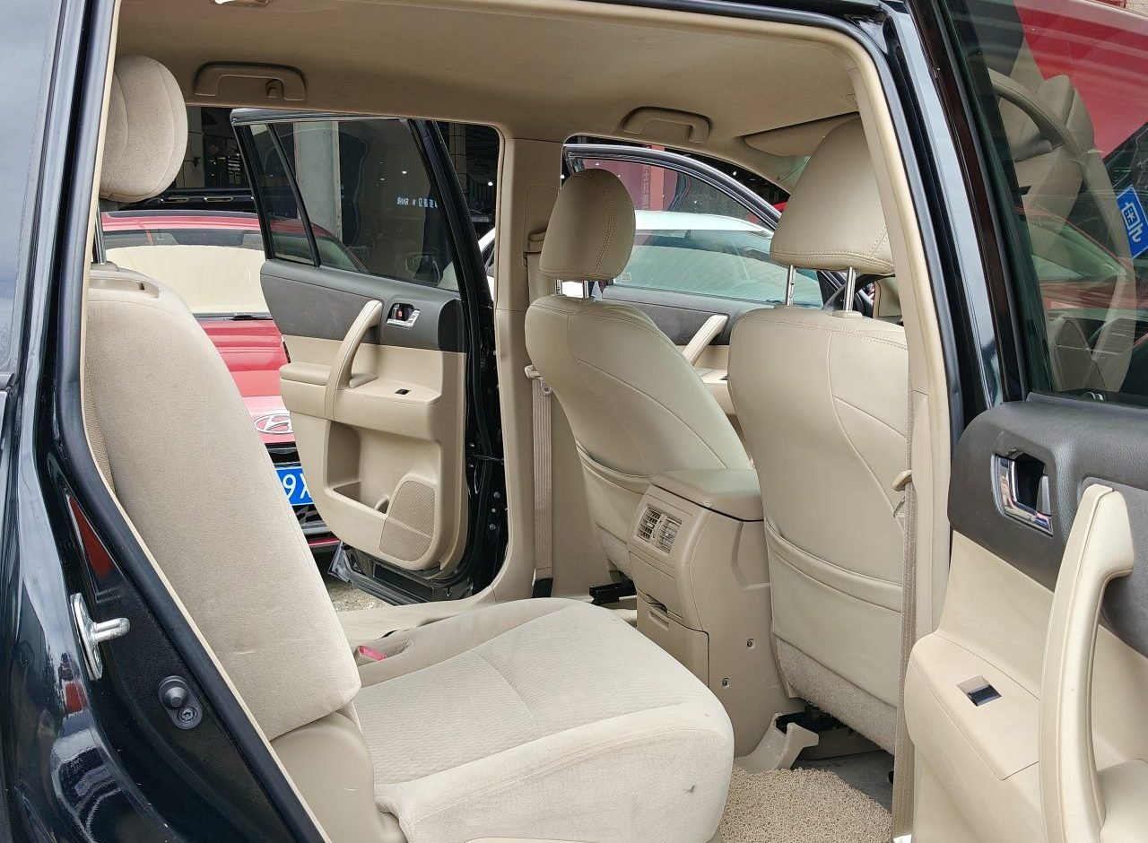 Toyota Highlander 2011 photo 8