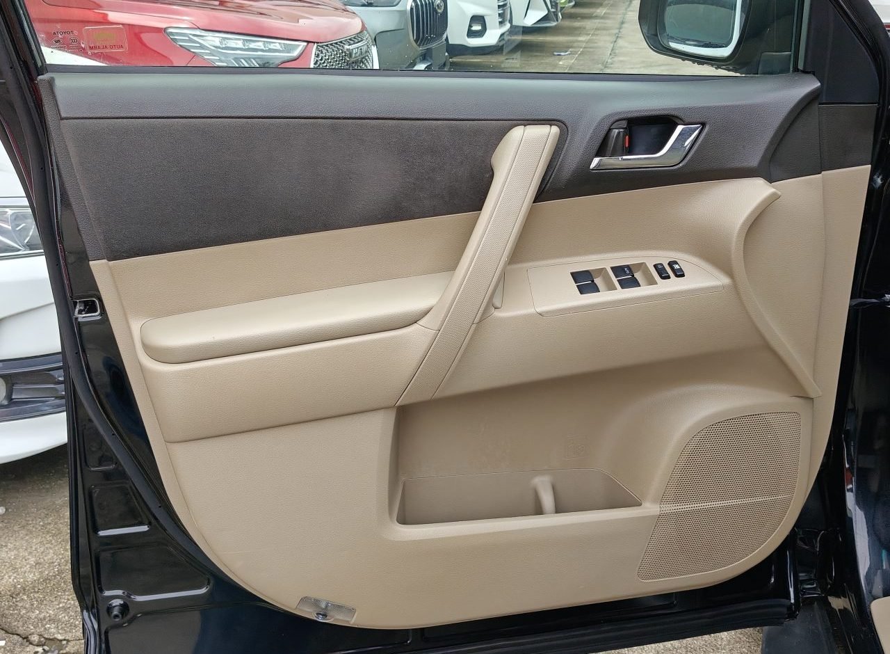 Toyota Highlander 2011 photo 9