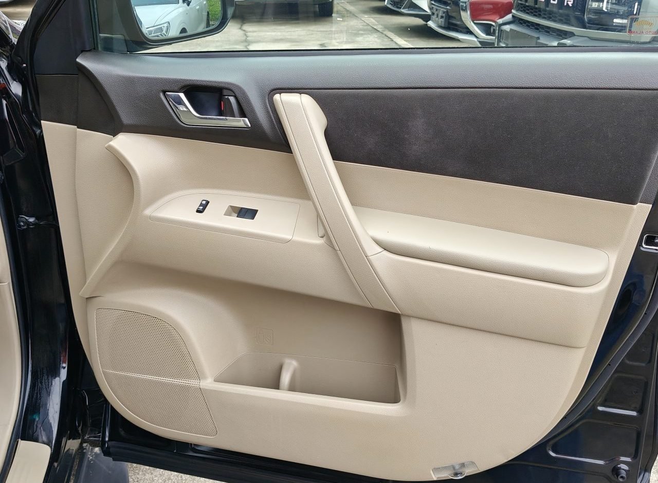 Toyota Highlander 2011 photo 10