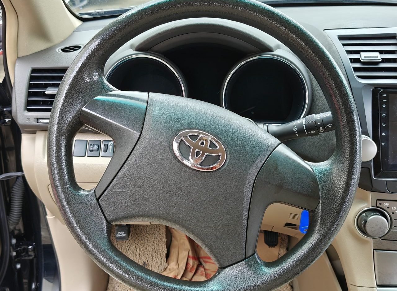 Toyota Highlander 2011 photo 12