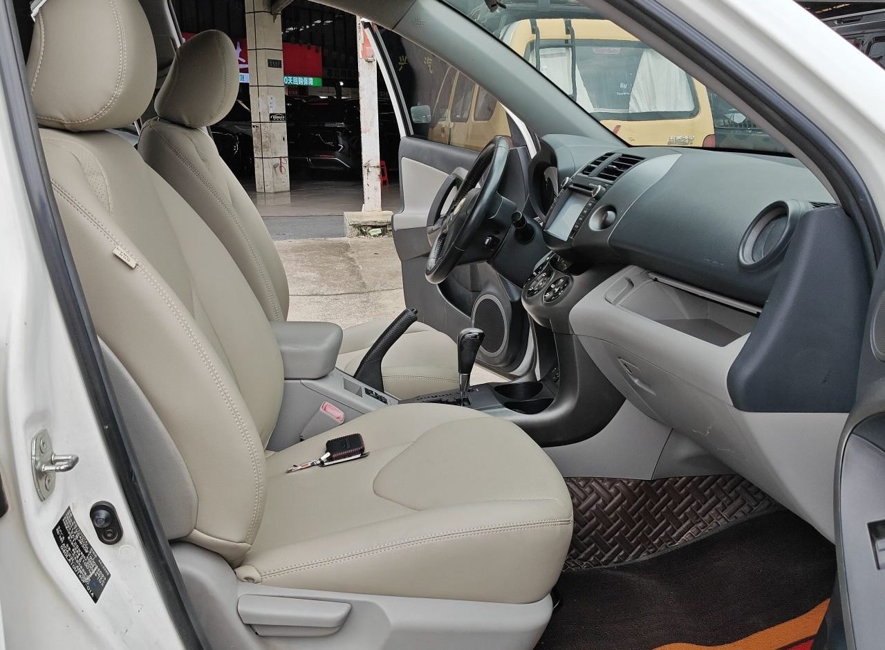 Toyota RAV4 2009 photo 8