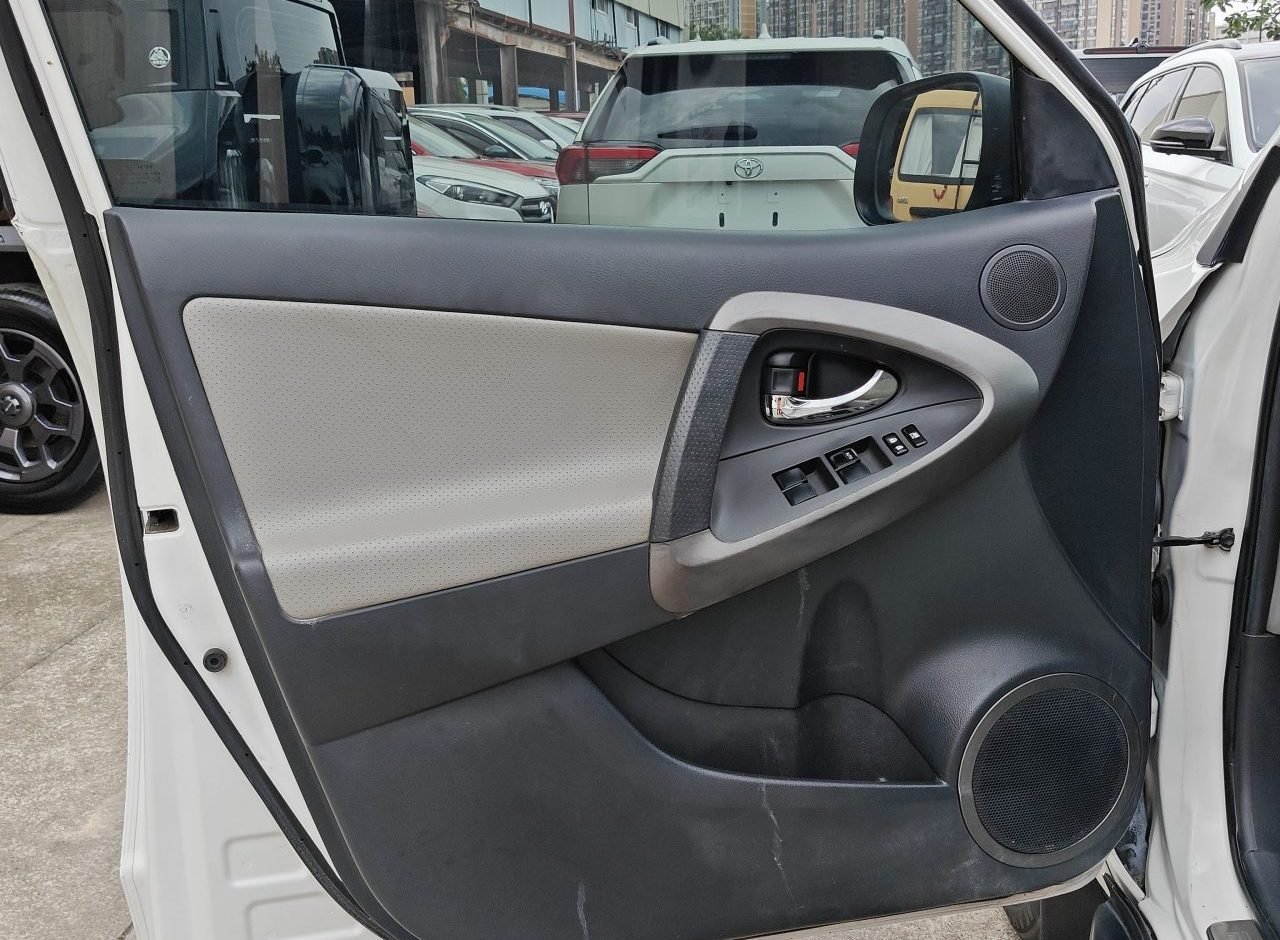 Toyota RAV4 2009 photo 11